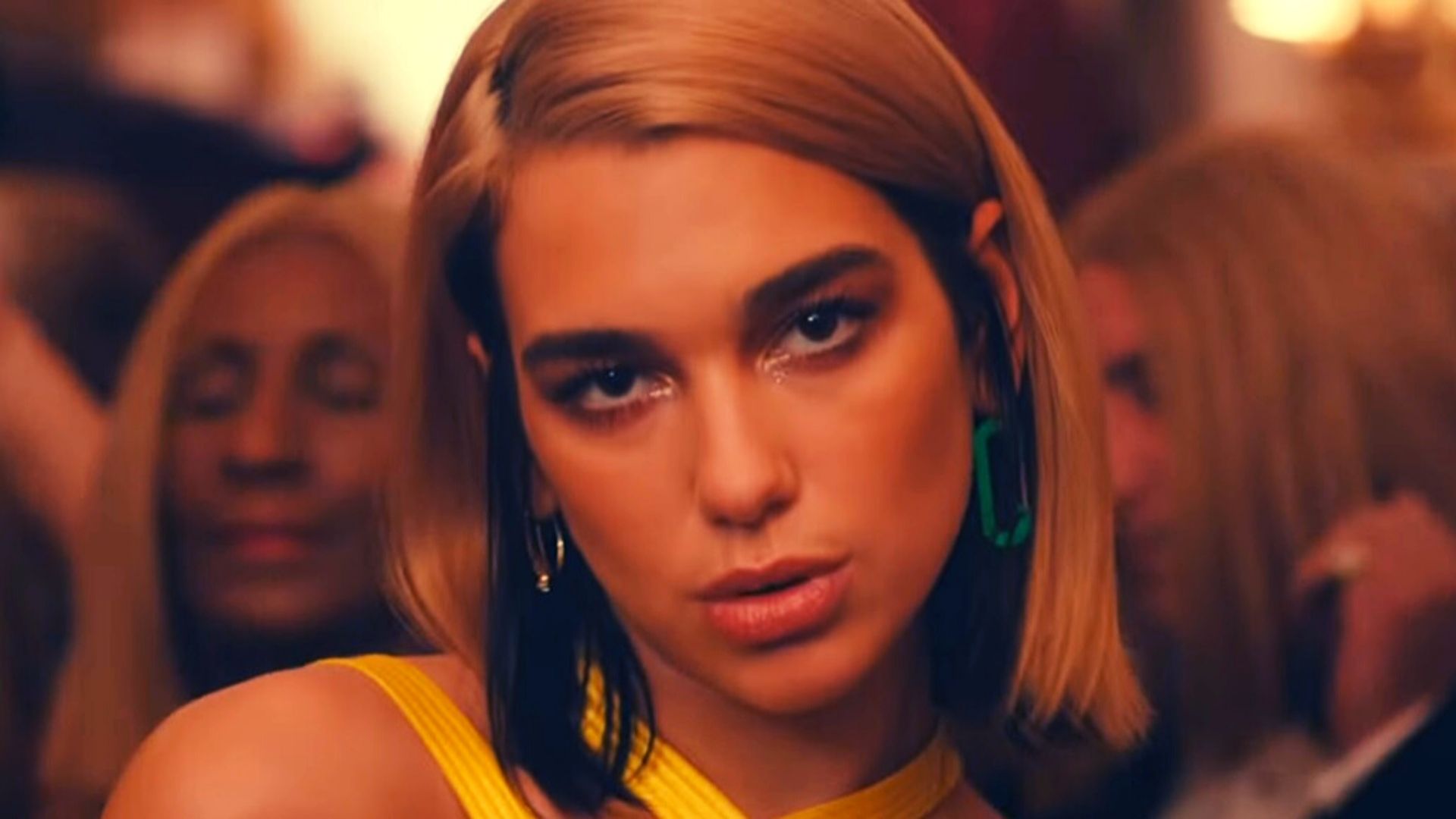 Dua Lipa curte noitada com as amigas no clipe de Don’t Start Now; assista