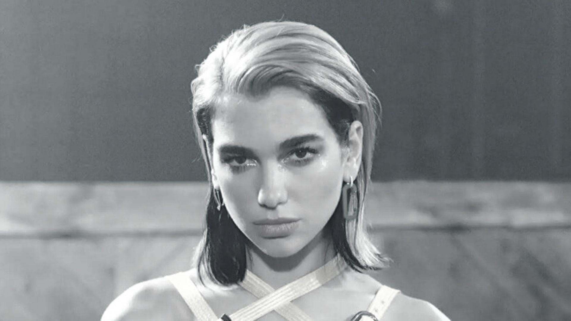 Dua Lipa dá indícios de lançamento de novo single