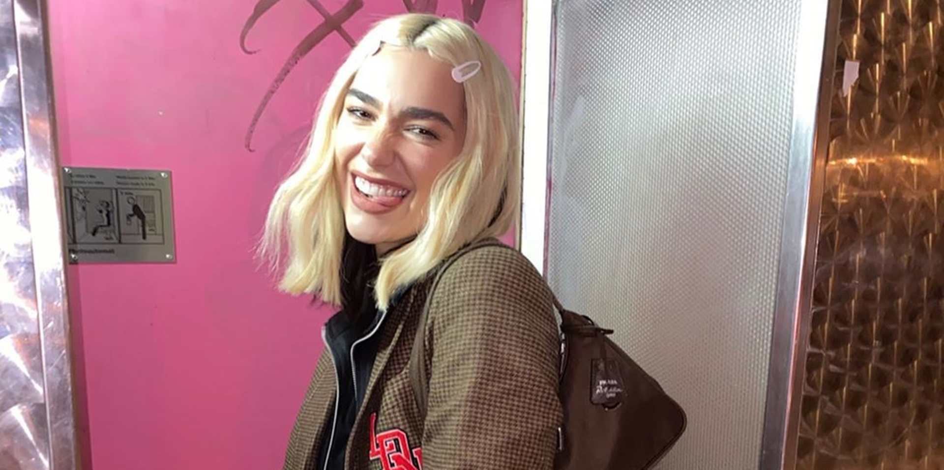 Dua Lipa revela que novo corte de cabelo foi um acidente após descoloração; confira o resultado