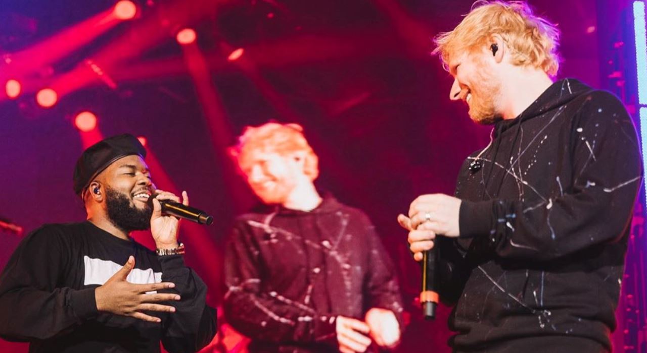 Mesmo após pausa na carreira, Ed Sheeran sobe aos palcos com Khalid para cantar Beautiful People pela primeira vez
