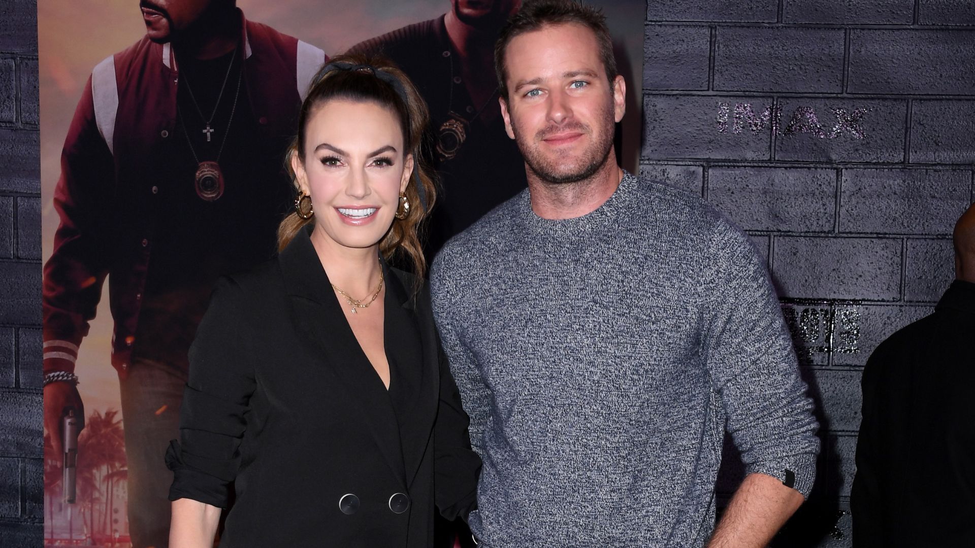 Ex-esposa de Armie Hammer fala pela 1ª vez sobre acusações de estupro e canibalismo