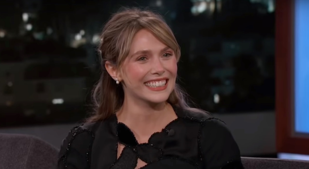 Elizabeth Olsen achou que levaria bronca da Marvel quando recebeu proposta de estrelar série da Feiticeira Escarlate