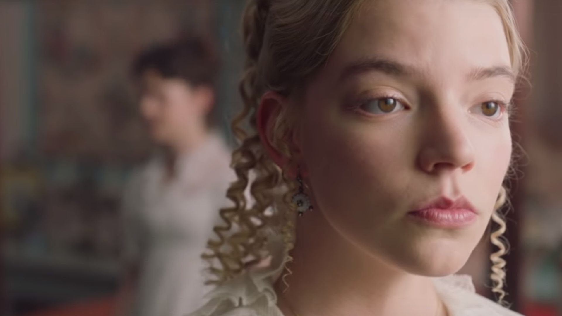 Anya Taylor-Joy tenta formar casais em novo trailer de Emma; assista