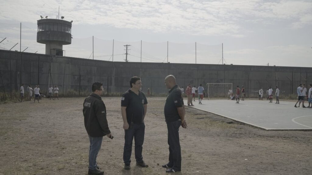 “Encarcerados” mostra a rotina nos presídios superlotados pela ótica dos carcereiros | #CineBuzzIndica
