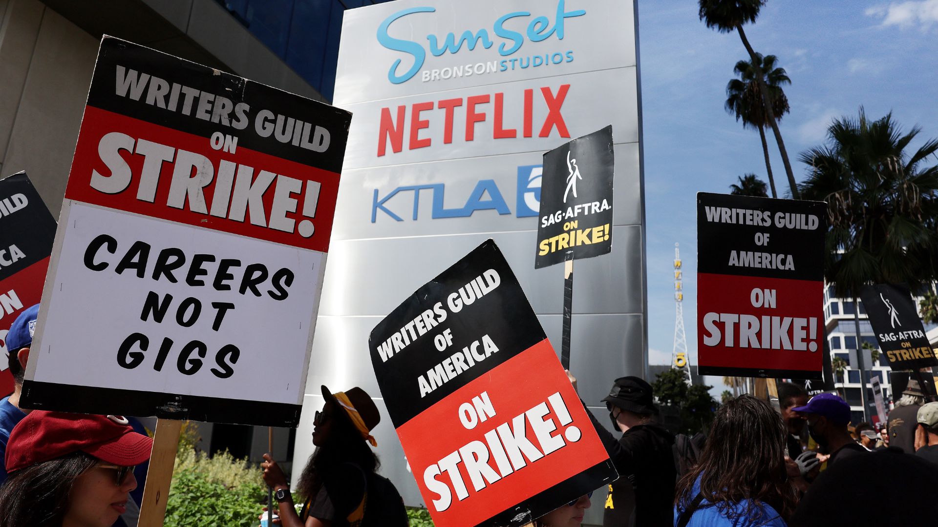Entenda o fim da greve dos roteiristas em Hollywood