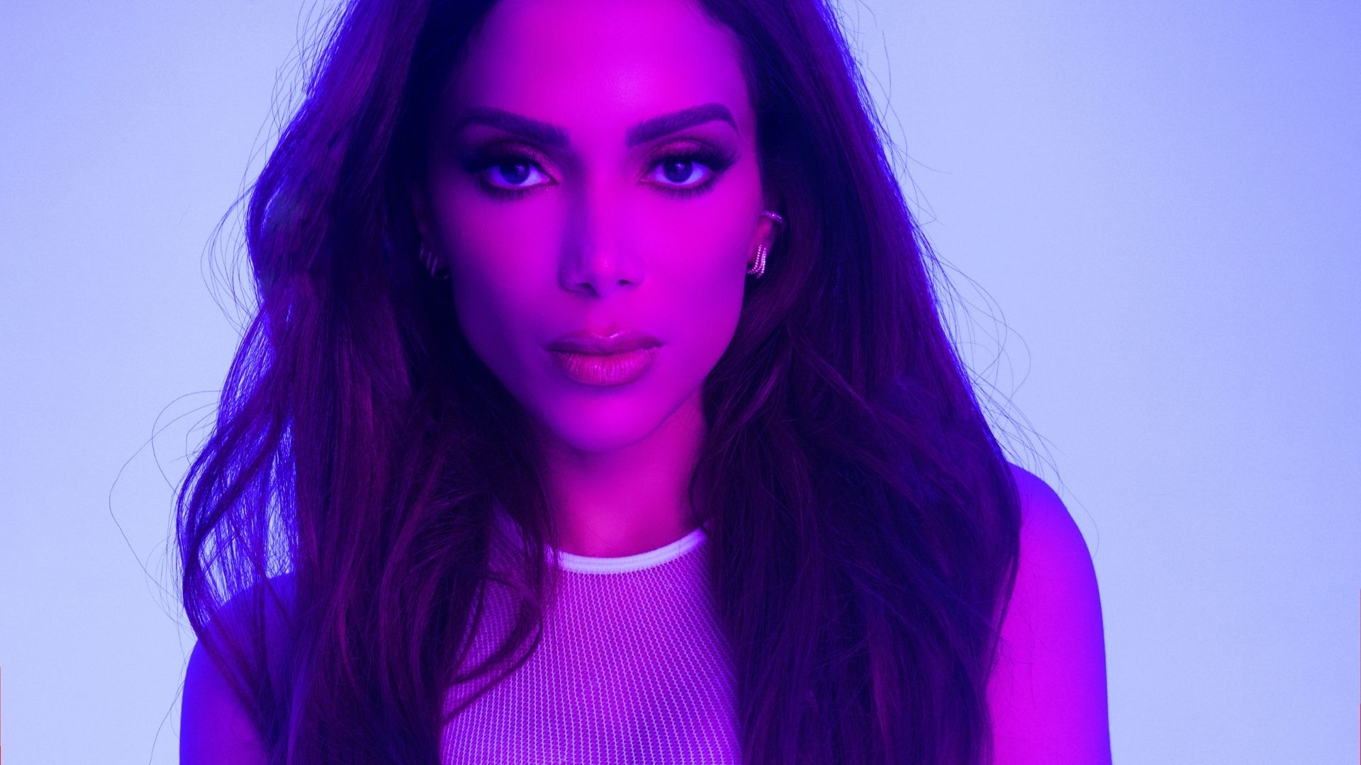 Equipe de Anitta se pronuncia sobre acusações de manipulação no recorde de “Envolver”
