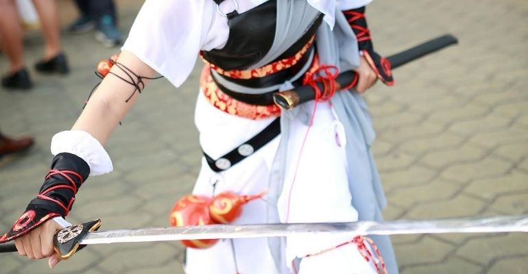 Homem decapita locatário com espada de samurai por não querer pagar o aluguel