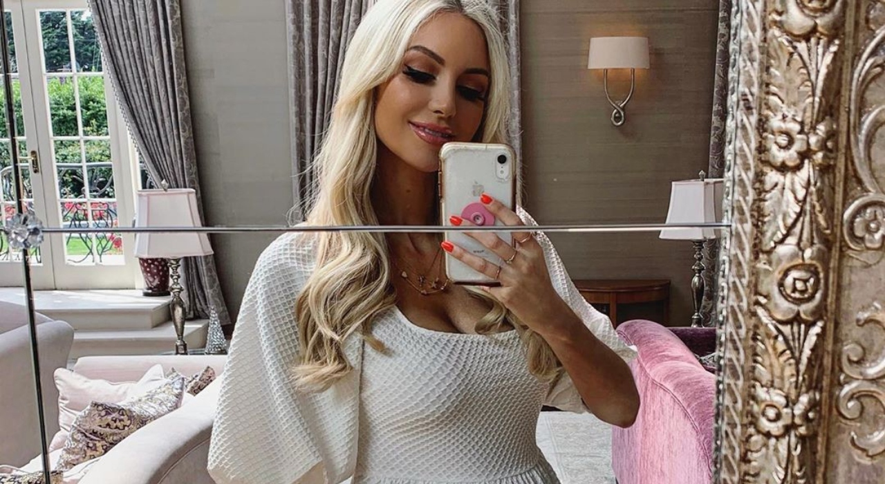 Após 14 abortos, ex-Miss Mundo celebra gravidez de gêmeos: “Sonho se tornando realidade”