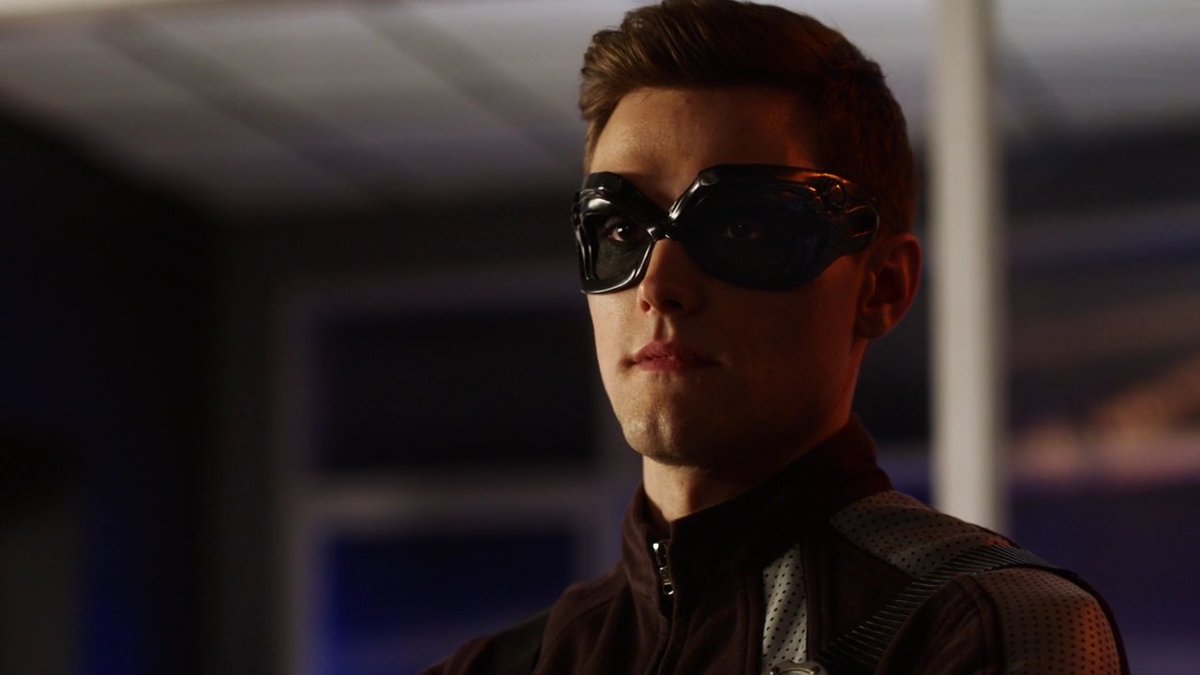 Astro de The Flash é demitido após divulgação de postagens racistas e misóginas