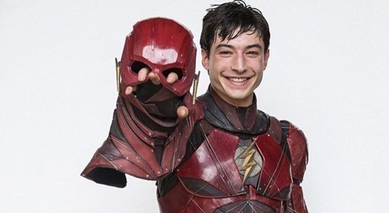 Ezra Miller confirma que filme solo do Flash ainda vai acontecer