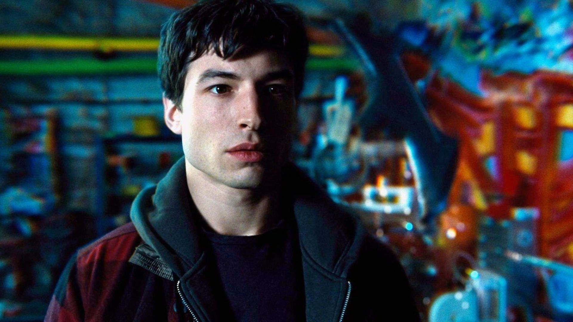 Ezra Miller explica decisão de gravar sua própria prisão no Havaí