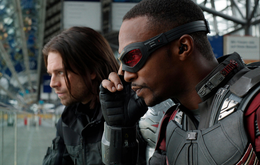 Anthony Mackie mostra distanciamento social no set de Falcão e Soldado Invernal