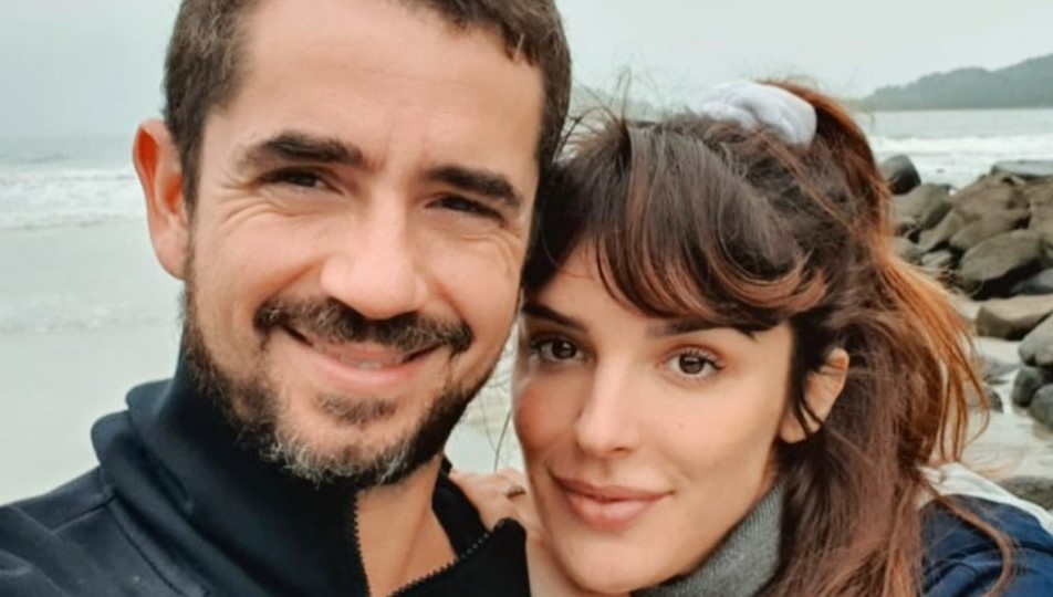 Felipe Andreoli surpreende Rafa Brites com tatuagem de seu rosto: “Estou em choque!”