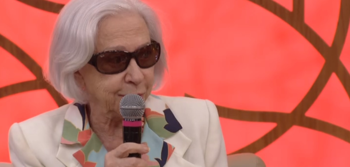 Fernanda Montenegro comenta foto como bruxa e é homenageada por artistas