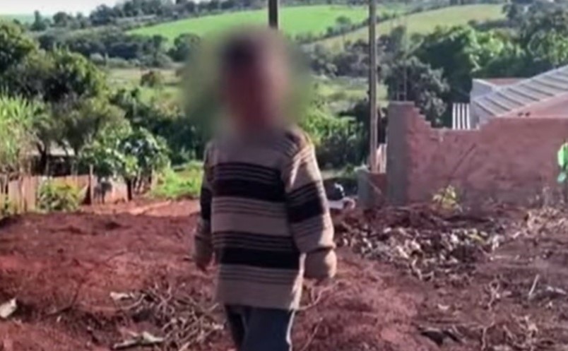 Pai acerta tijolo na cabeça do filho durante briga com a esposa e vai preso