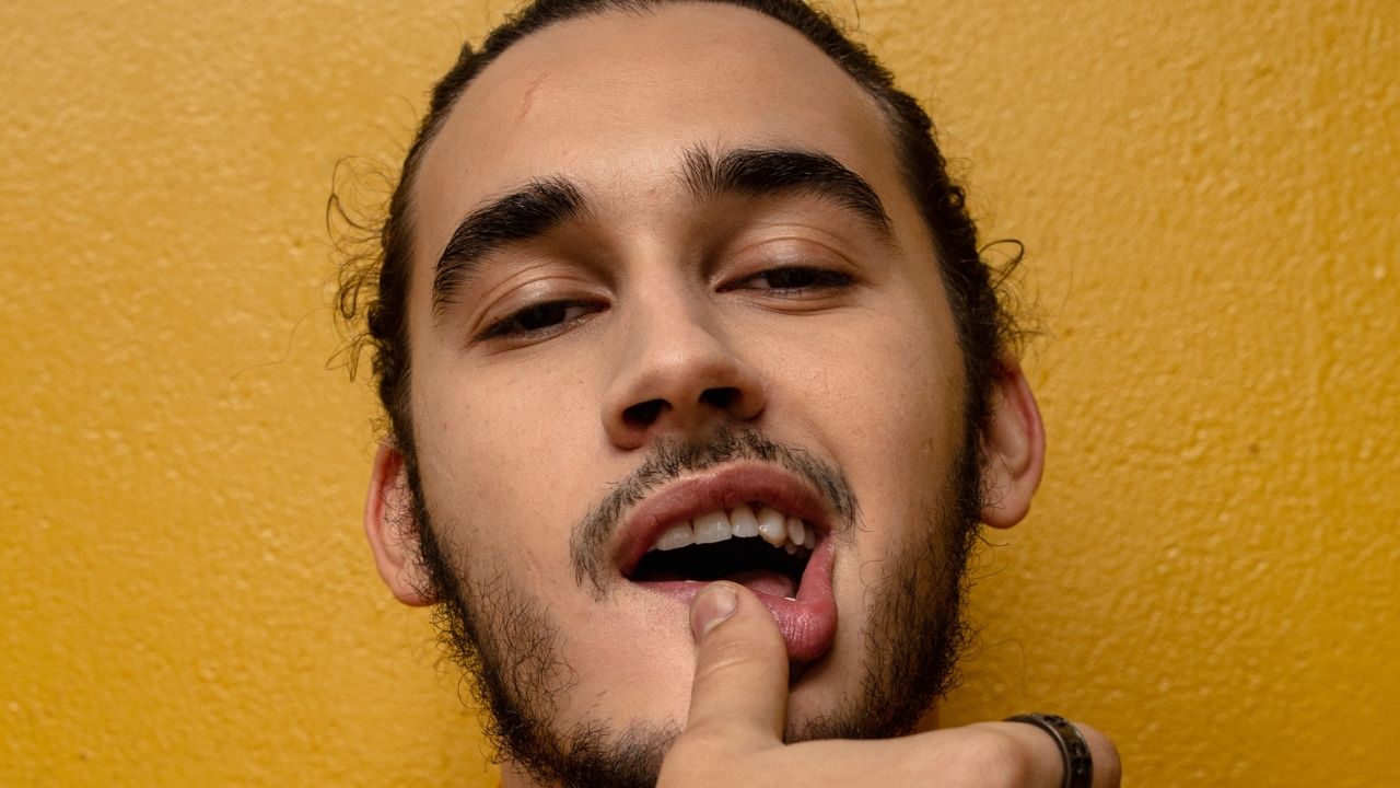 Filipe Bragança fala sobre papel em série da Netflix e dublagem em “Encanto”, da Disney