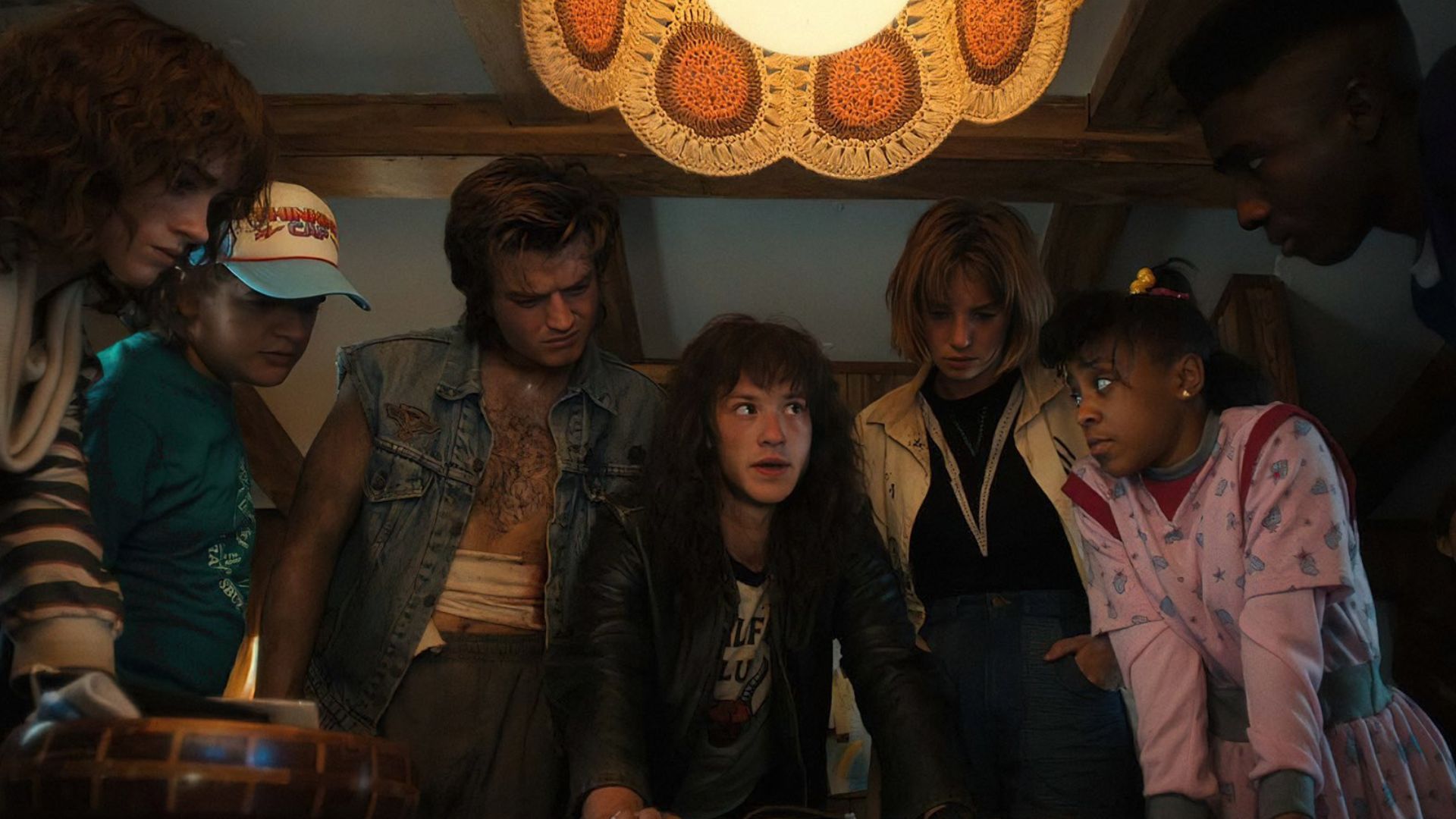 Final de “Stranger Things 4” é um “verdadeiro massacre”, diz Joseph Quinn