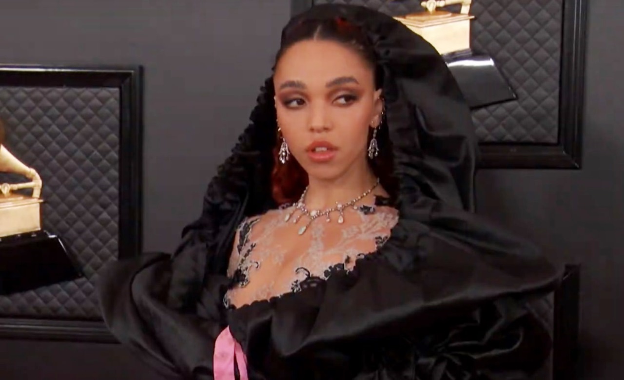 Grammy 2020: FKA Twigs alega que não foi chamada para cantar no tributo ao Prince nos palcos da premiação