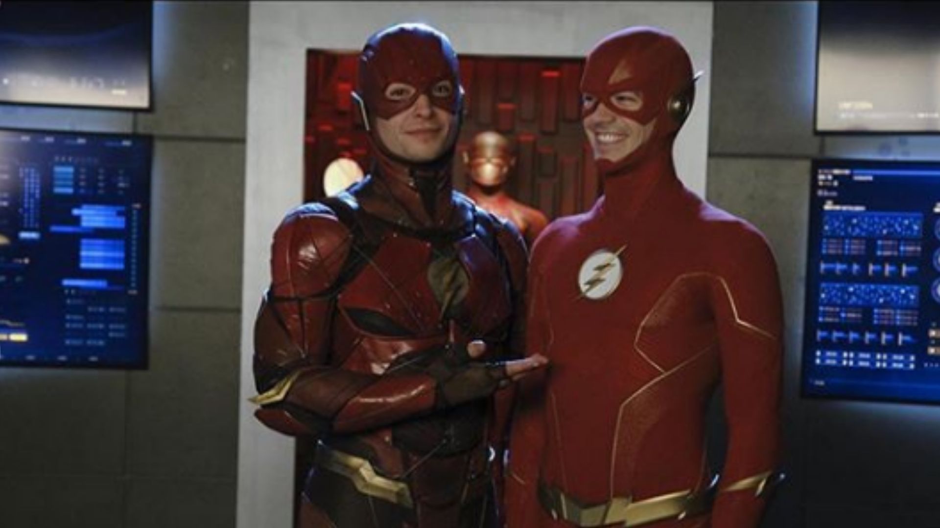 Flashes de Grant Gustin e Ezra Miller se encontram no crossover Crise Nas Infinitas Terras; assista