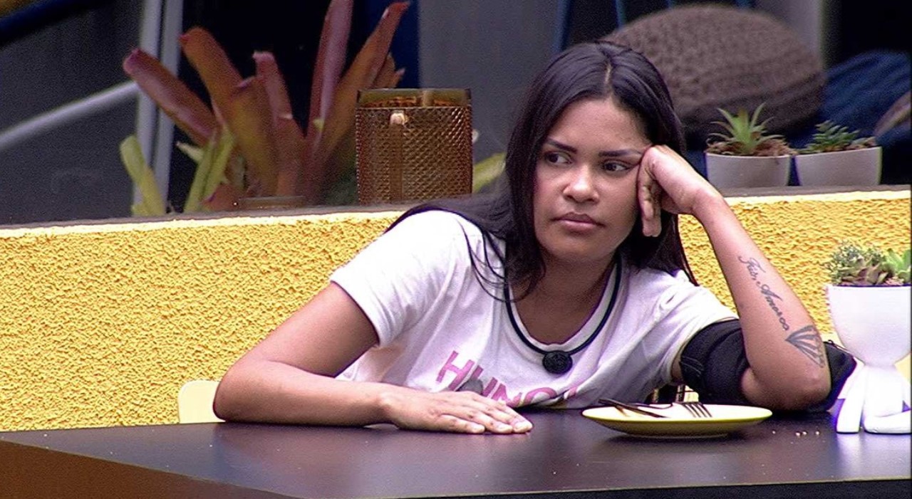 BBB20: Flayslane dá a entender que se irritou com Manu: ‘Essa menina se acha muito’