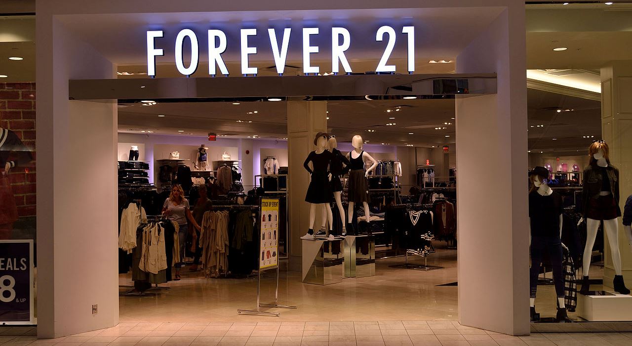 Forever 21 está prestes a declarar falência e tudo que o Twitter quer é uma grande queima de estoque