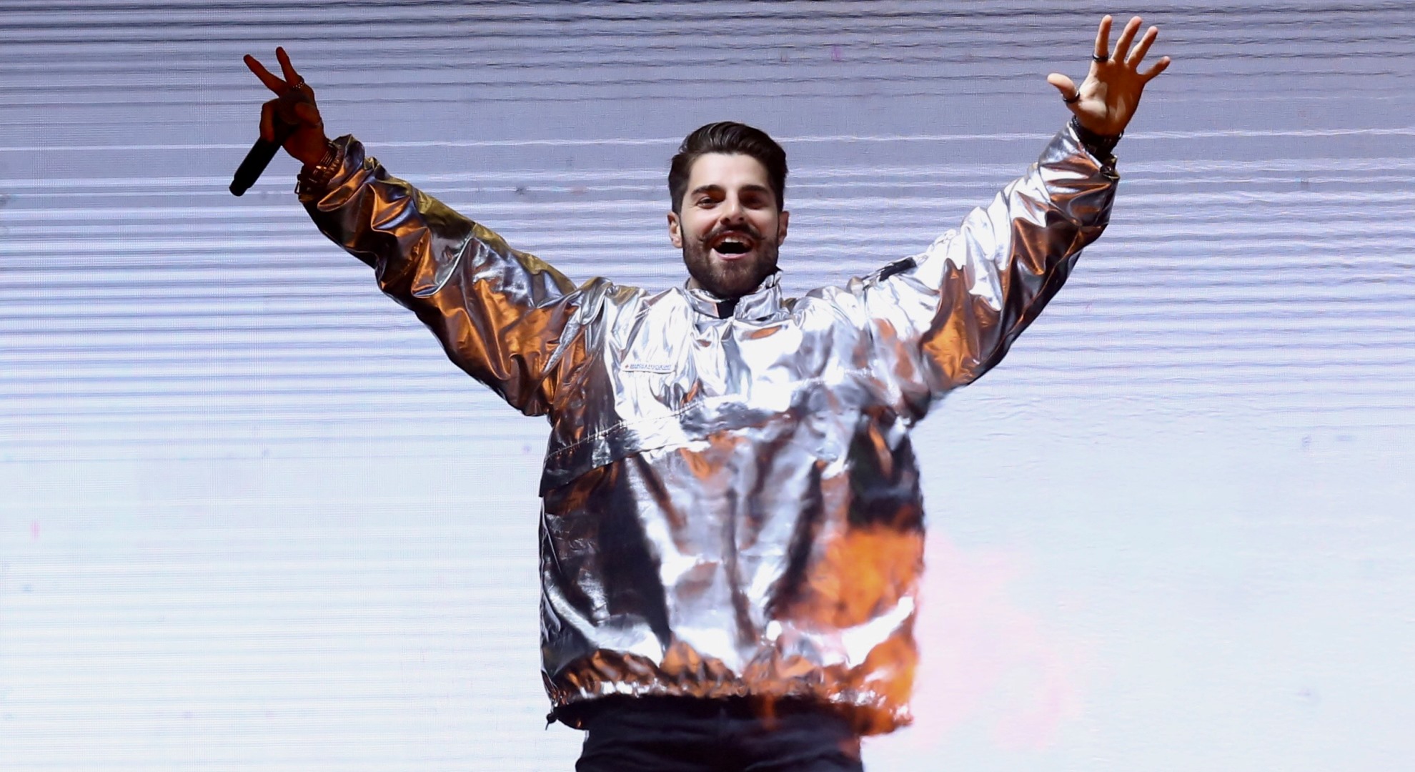 Alok toca de Legião Urbana a Queen e público grita ofensas a Bolsonaro