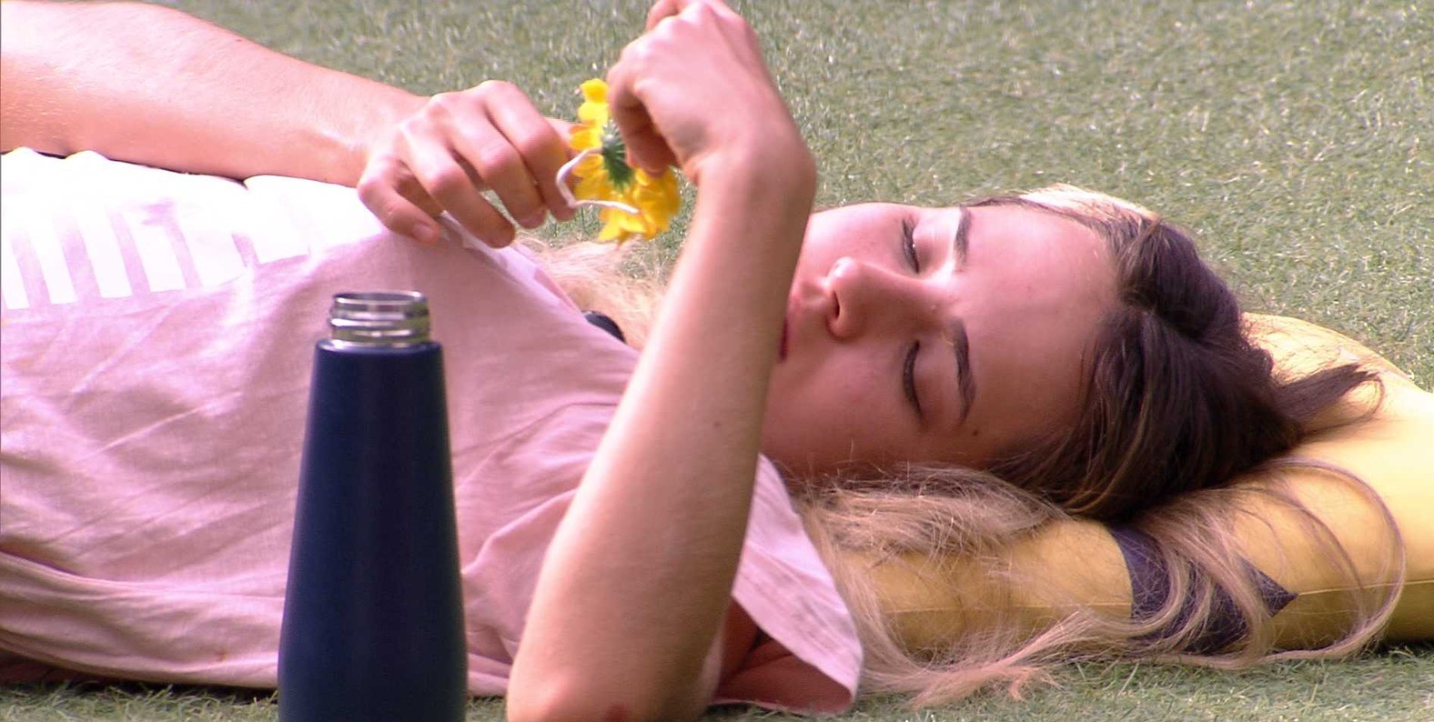BBB20: Gabi Martins fala sozinha sobre flor que carrega: ‘Vou levar pra todo lugar. Gostem ou não’
