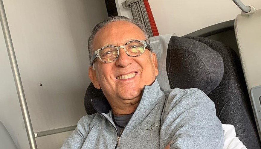 Galvão Bueno de papelão substitui o narrador em aniversário dos netos