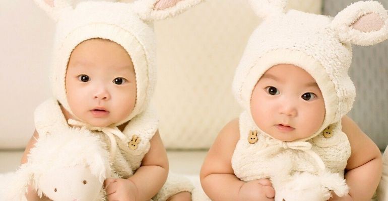 Marido descobre que esposa teve filhos gêmeos com pais diferentes