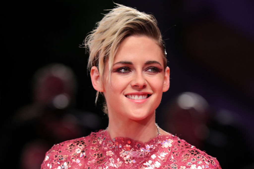 Filme natalino LGBT estrelado por Kristen Stewart ganha primeiras imagens; veja