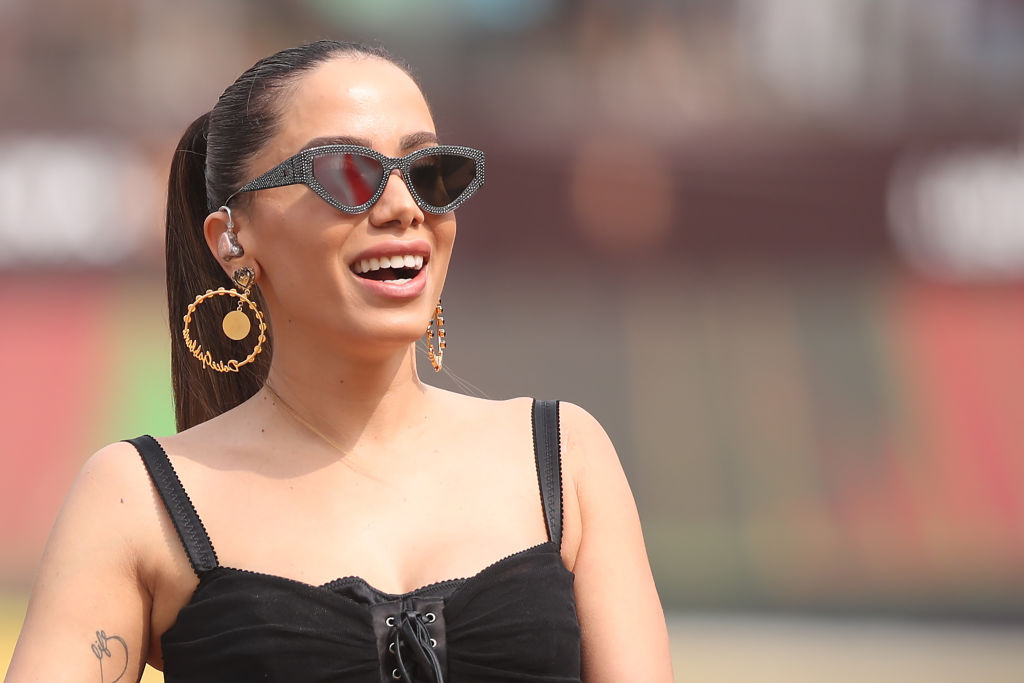 Anitta é internada com trombose: especialista explica causas e tratamento