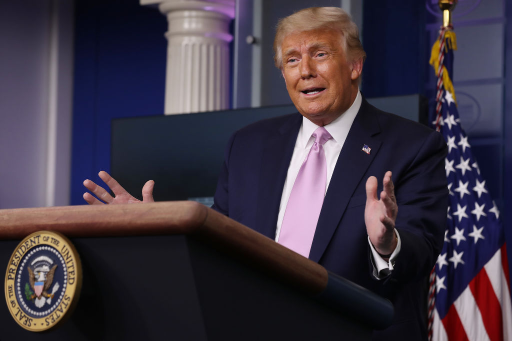 Donald Trump faz discurso bizarro sobre tubarões e mosquitos: “Não sou um grande fã”