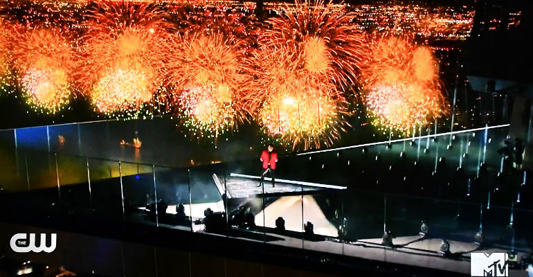 The Weeknd faz apresentação explosiva no VMA 2020