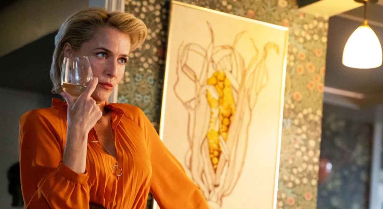 The Crown: Imagens revelam visual de Gillian Anderson como Margaret Thatcher