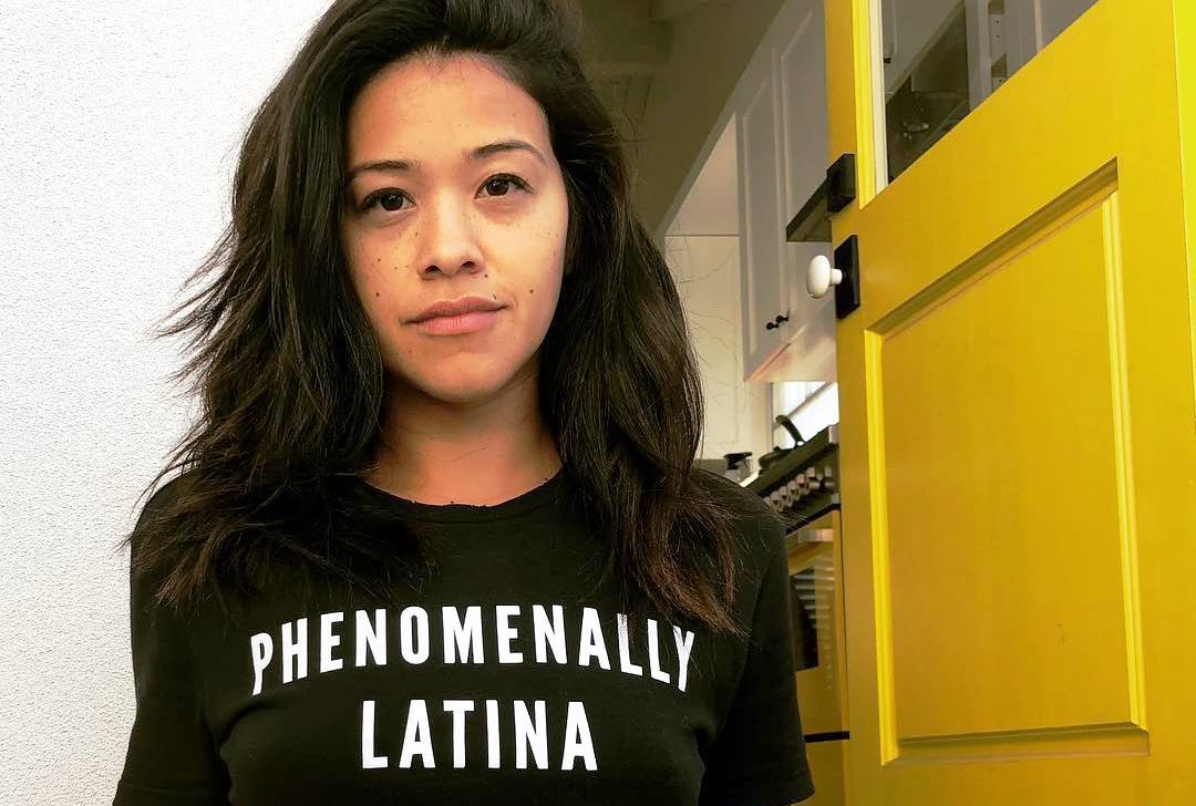 Gina Rodriguez diz se sentir humilhada e volta a se desculpar após uso de termo racista