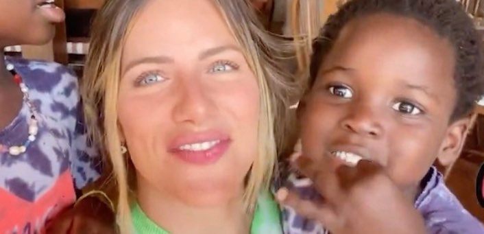 Giovanna Ewbank exibe Bless meditando por não poder jogar videogame: “Para não ficar bravo”