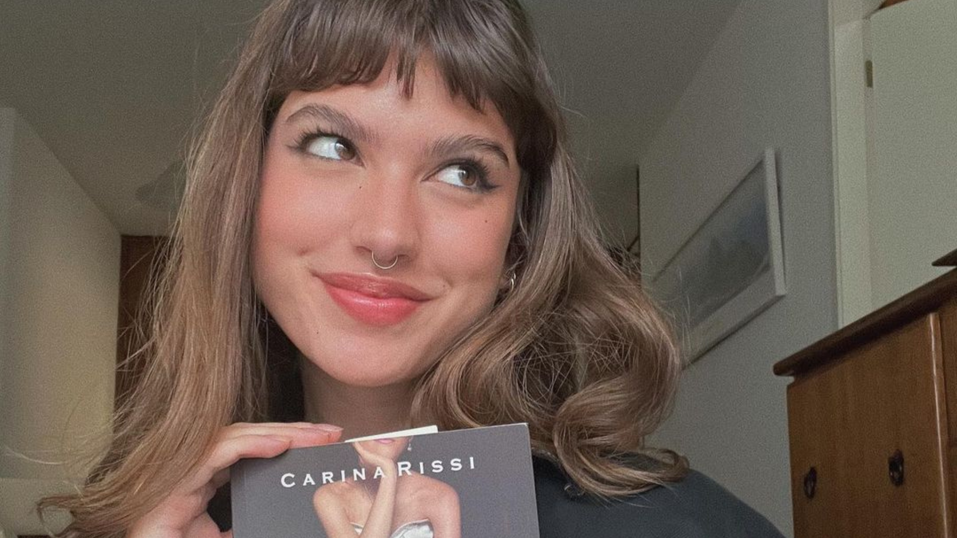 Giovanna Grigio aparece como Sofia em prévia de “Perdida”, adaptação do best-seller de Carina Rissi