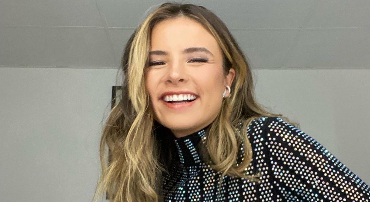 Giulia Be compartilha foto nua e faz sucesso nas redes sociais; veja