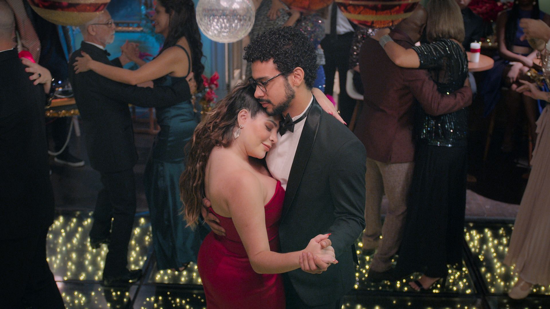 Gkay, Sérgio Malheiros e Vera Fischer estrelam trailer da comédia natalina “Um Natal Cheio de Graça”; veja