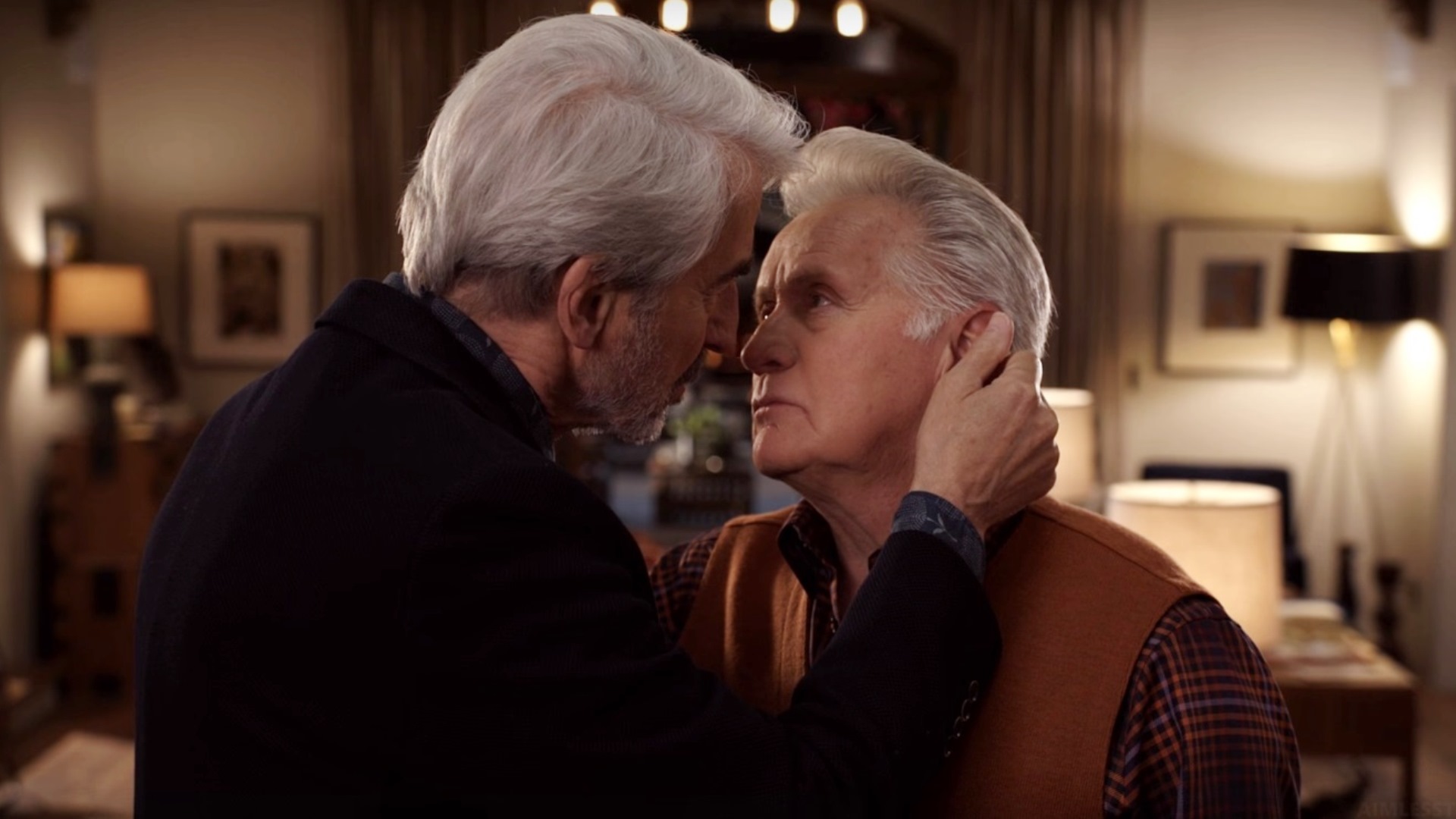 Indireta? Netflix publica lista de suas séries LGBT após decisão do governo Bolsonaro sobre edital