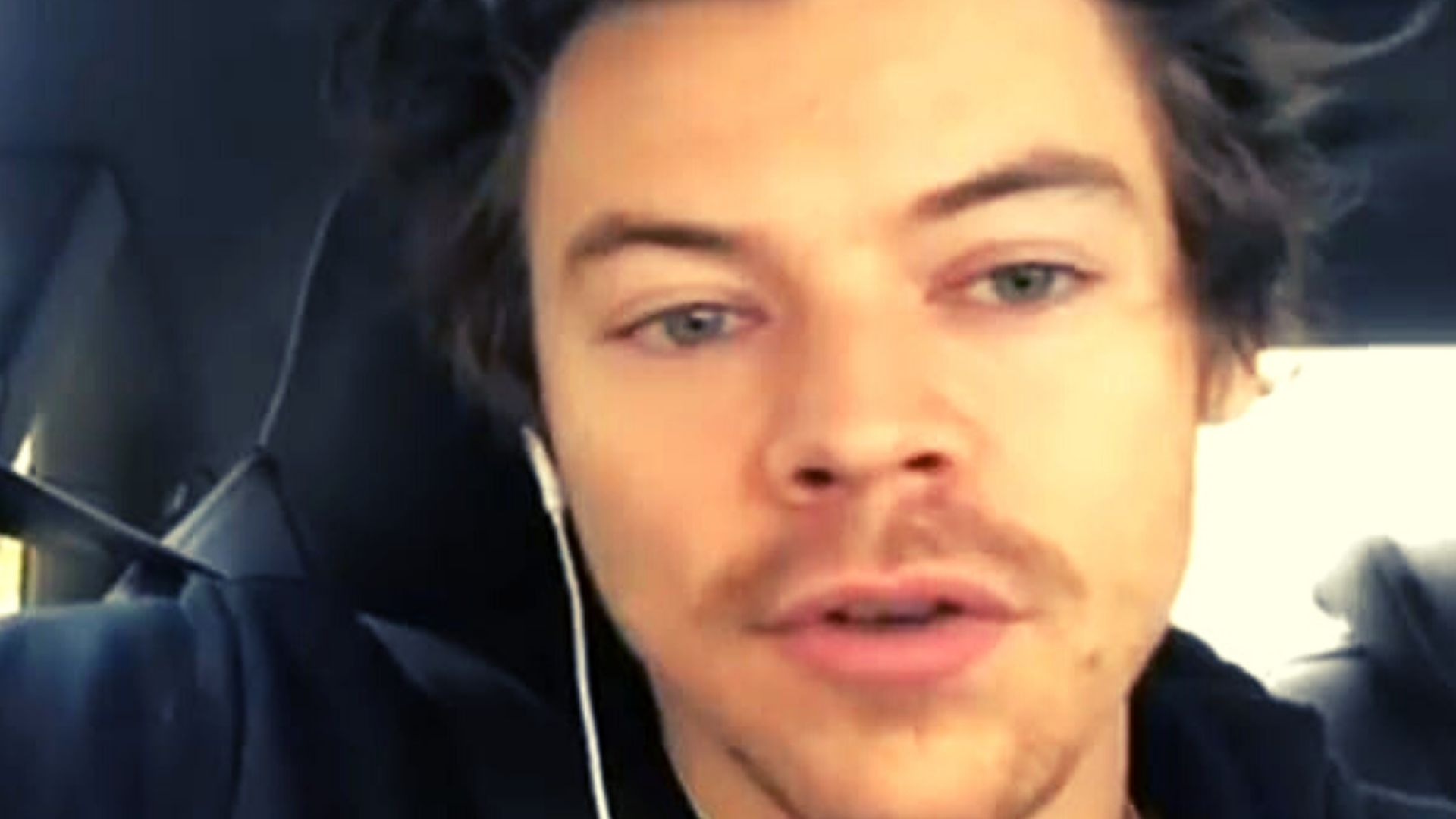 Harry Styles diz consideraria entrar para RuPaul’s Drag Race e explica postagens misteriosa que gerou teorias dos fãs