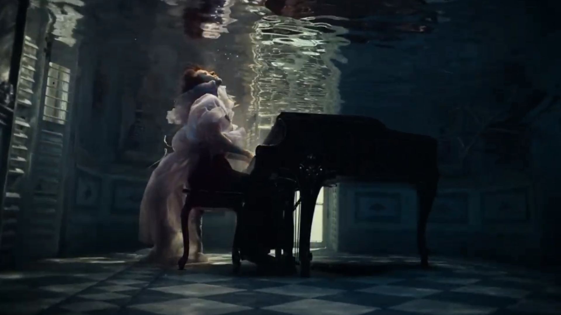 Harry Styles sofre por amor no clipe de Falling; confira