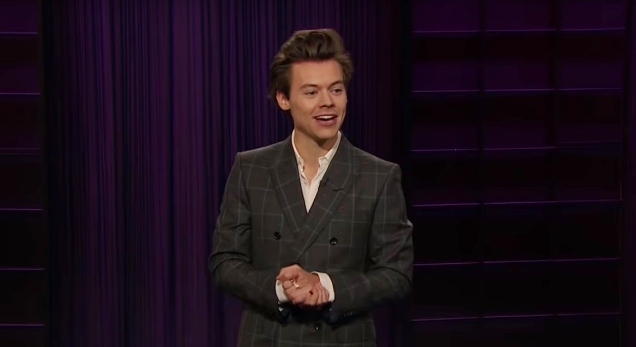 Harry Styles dá importante conselho a fã no Dia Mundial da Saúde Mental: ”Vá a terapia”