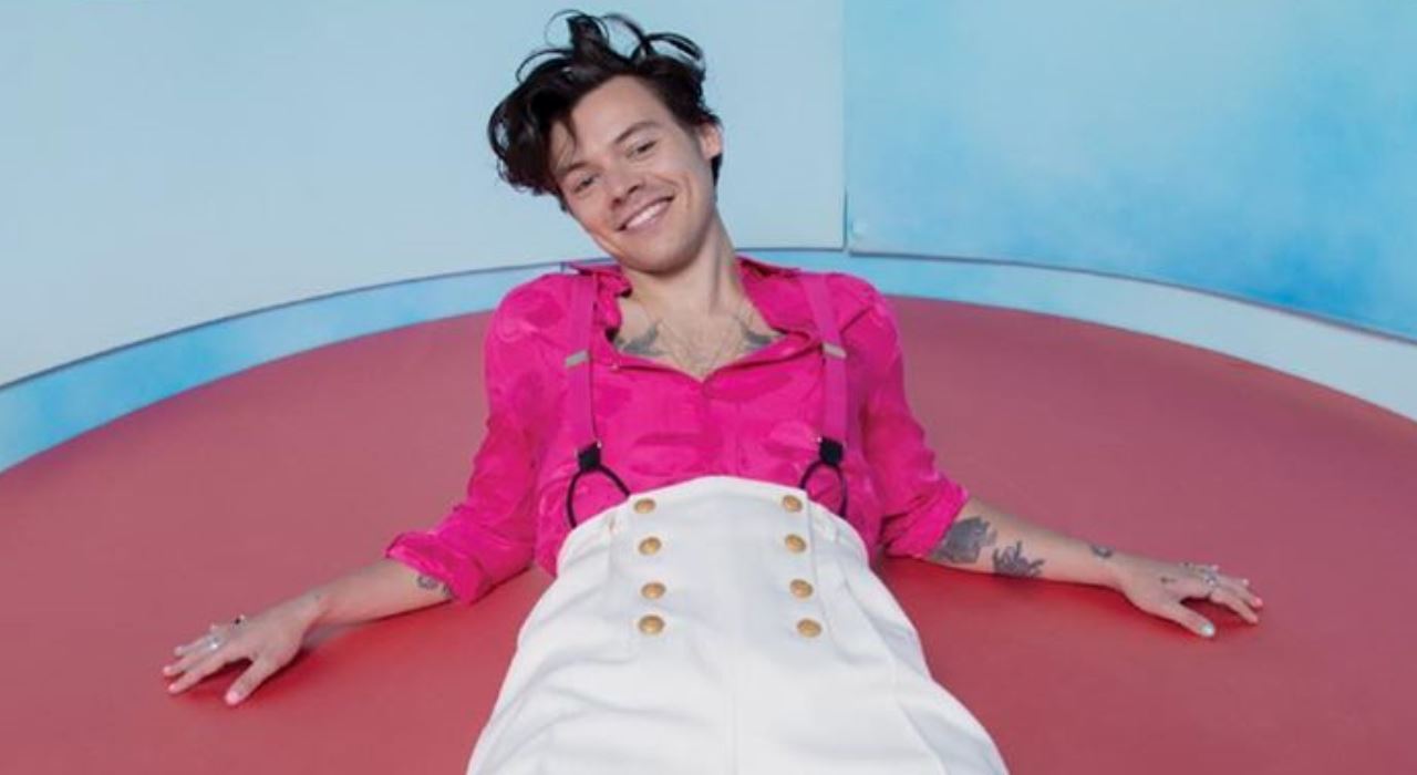 Harry Styles revela que começou a experimentar drogas após o fim de One Direction