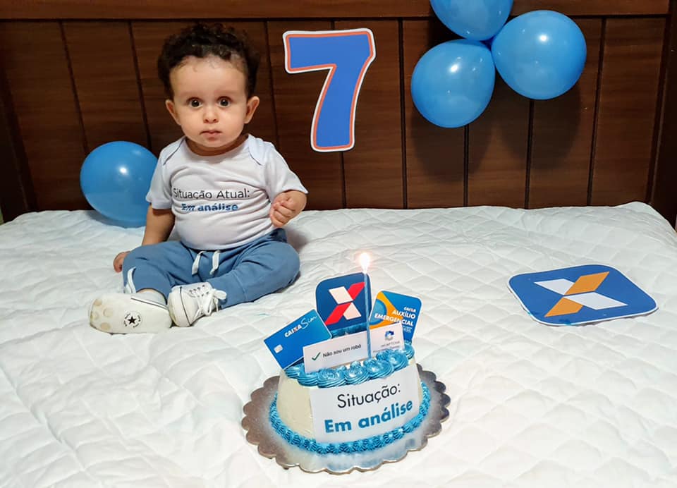 Bebê ganha festa de ‘mêsversário’ inspirada no auxílio emergencial de R$ 600