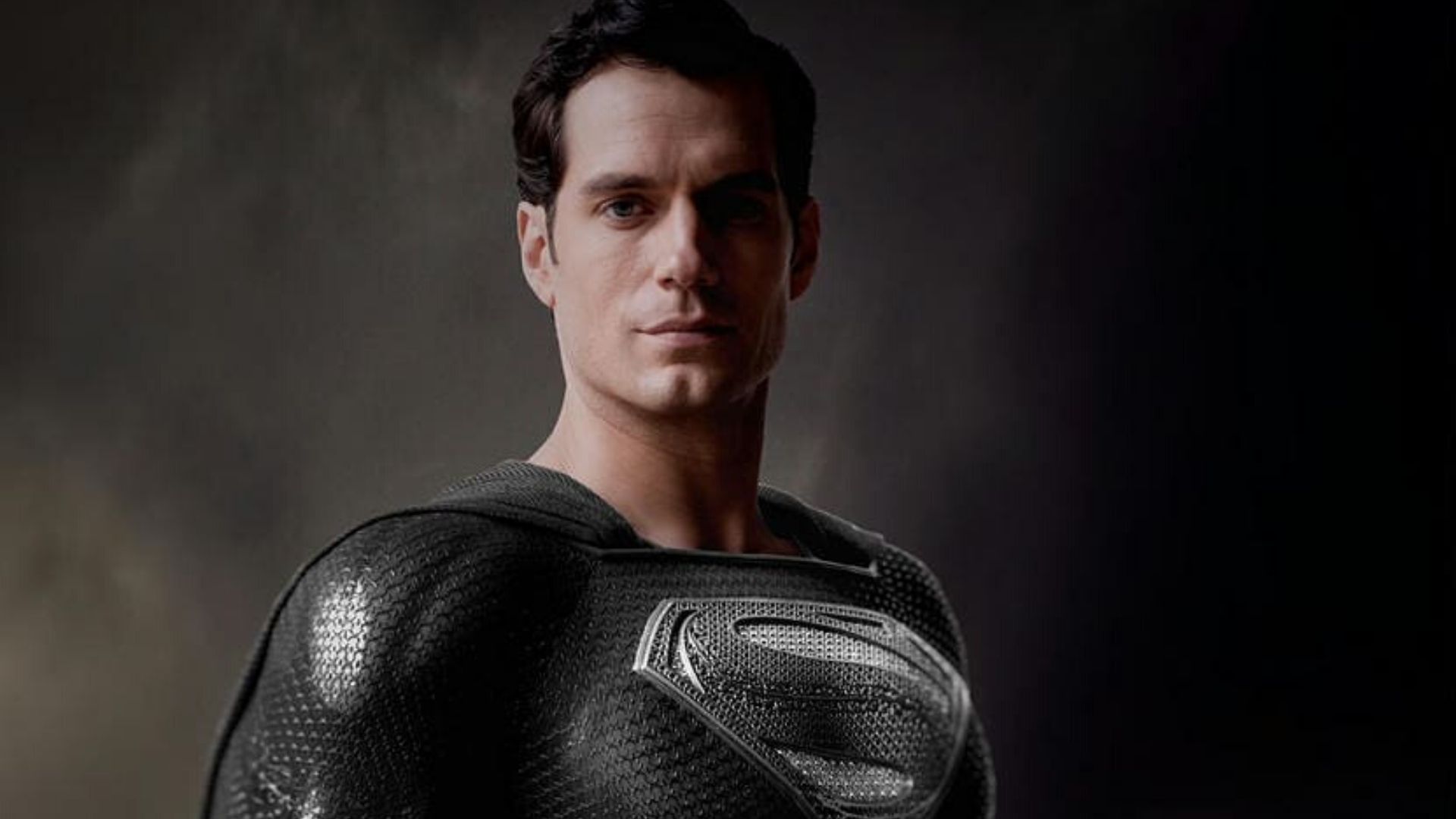 Superman aparece com uniforme negro em primeira imagem oficial compartilhada por Zack Snyder