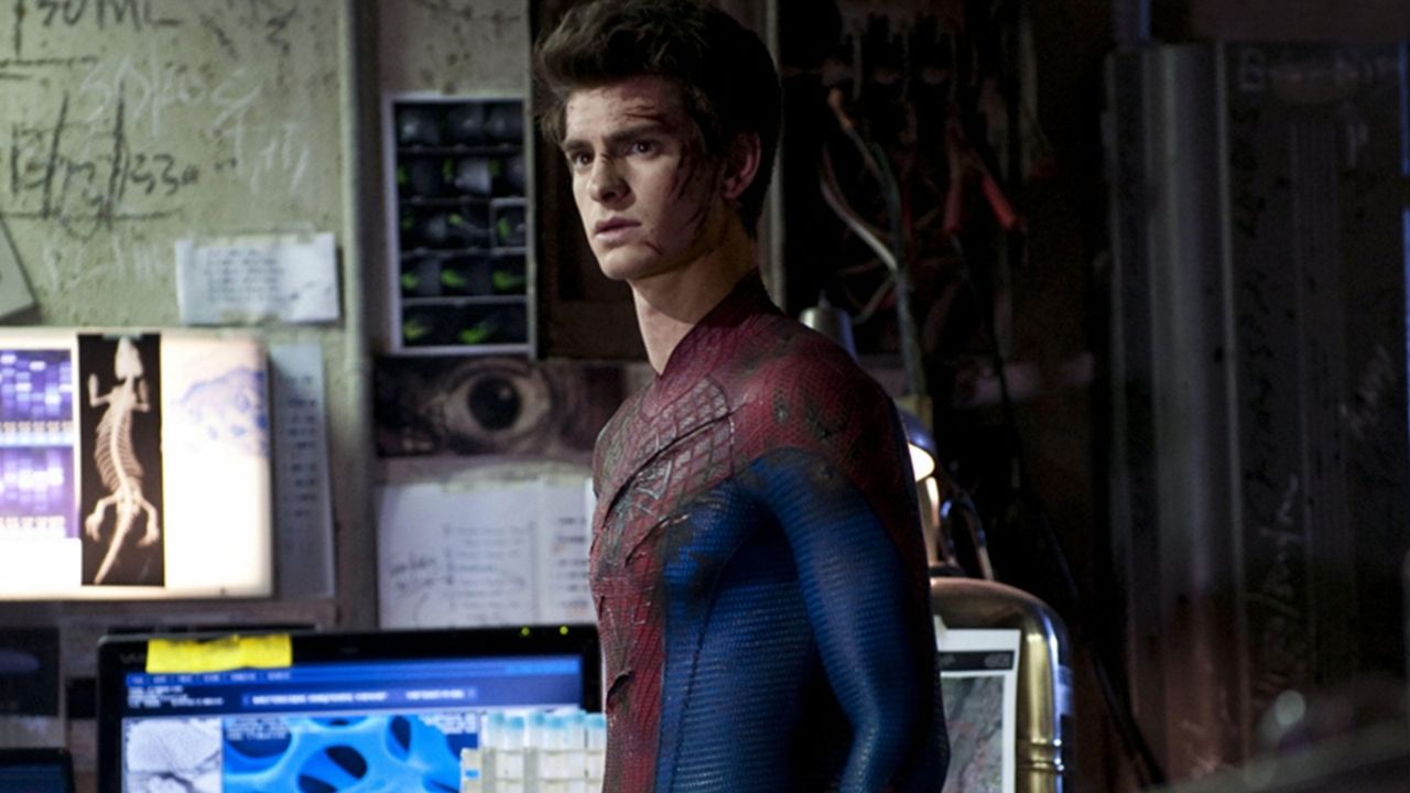 “Homem-Aranha 3”: Dublê de Andrew Garfield mostra uniforme do herói em detalhes