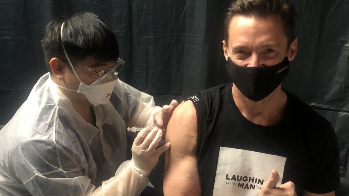 Hugh Jackman, o Wolverine de “X-Men”, é vacinado contra a Covid-19