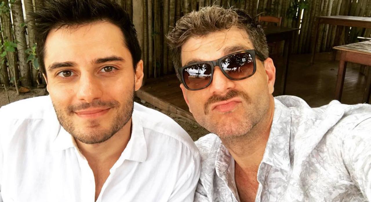 Hugo Bonemer perde 2 mil seguidores no Instagram por publicar beijo no namorado