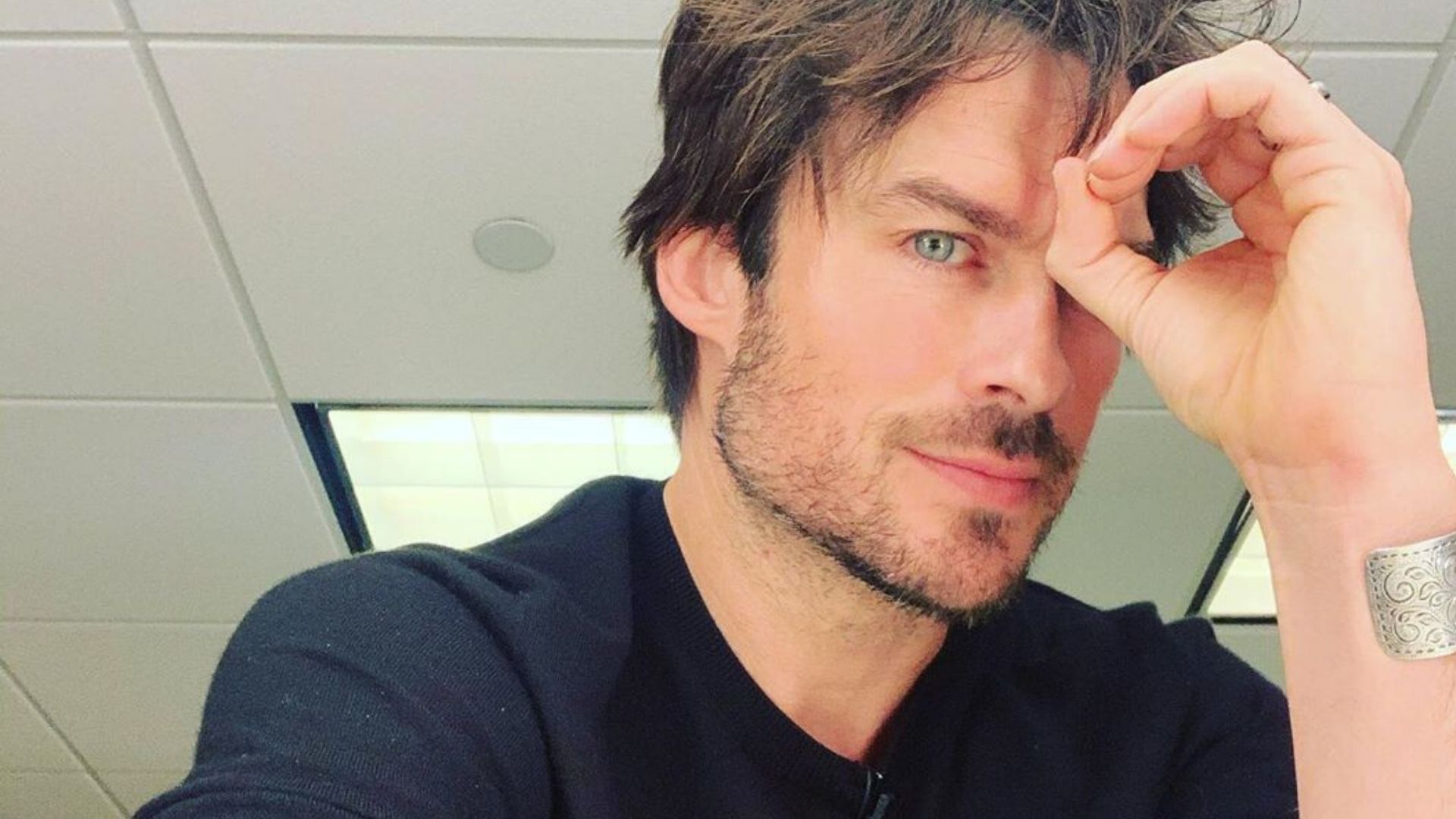 Ian Somerhalder agradece fãs brasileiros pela audiência em Apocalipse V com tweet em português